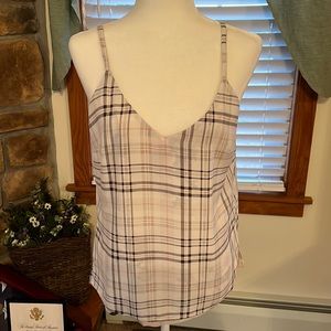 Beautiful reversible cami. 2 looks in one!